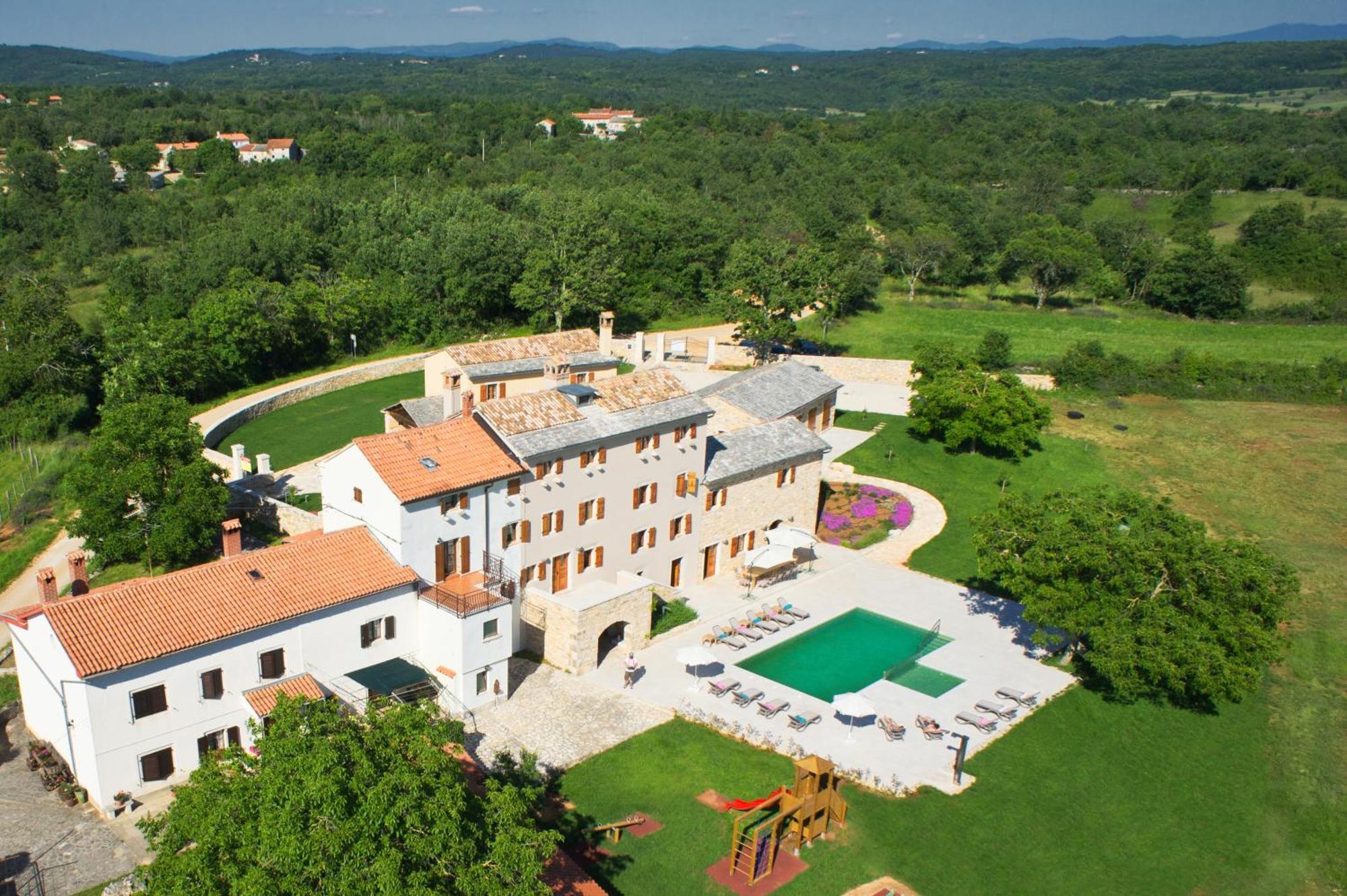 Villa Poropati, Groznjan, Istria - Luxury Countryside Estate For Up To 19 Persons - Large Pool Of 80M2 With Kids Section 外观 照片