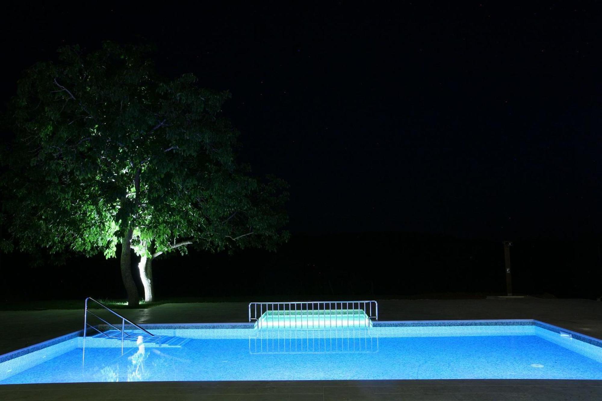Villa Poropati, Groznjan, Istria - Luxury Countryside Estate For Up To 19 Persons - Large Pool Of 80M2 With Kids Section 外观 照片