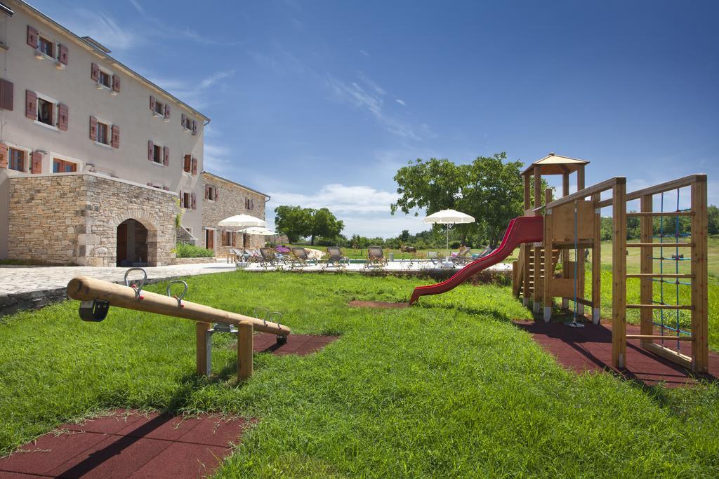 Villa Poropati, Groznjan, Istria - Luxury Countryside Estate For Up To 19 Persons - Large Pool Of 80M2 With Kids Section 外观 照片