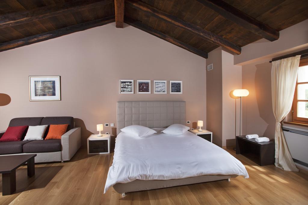 Villa Poropati, Groznjan, Istria - Luxury Countryside Estate For Up To 19 Persons - Large Pool Of 80M2 With Kids Section 外观 照片