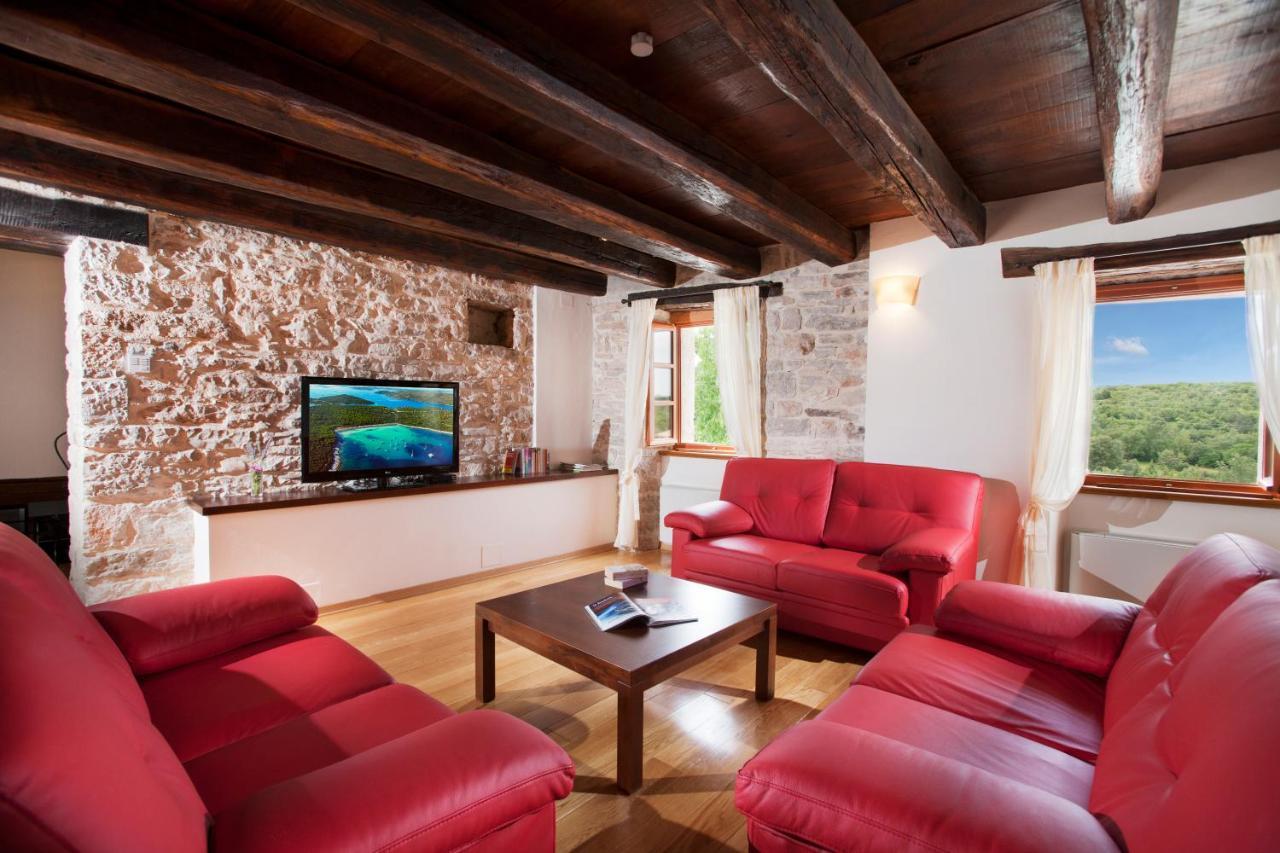Villa Poropati, Groznjan, Istria - Luxury Countryside Estate For Up To 19 Persons - Large Pool Of 80M2 With Kids Section 外观 照片