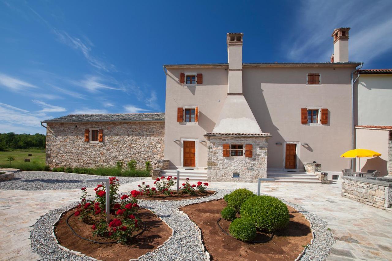 Villa Poropati, Groznjan, Istria - Luxury Countryside Estate For Up To 19 Persons - Large Pool Of 80M2 With Kids Section 外观 照片