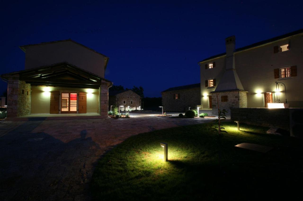 Villa Poropati, Groznjan, Istria - Luxury Countryside Estate For Up To 19 Persons - Large Pool Of 80M2 With Kids Section 客房 照片